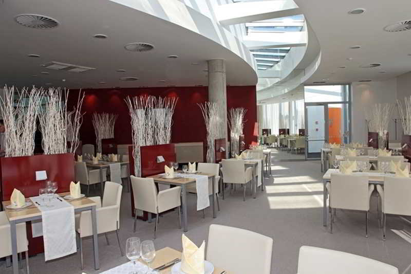 Orea Hotel Atrium โอโตรโกวิตเซ ภายนอก รูปภาพ