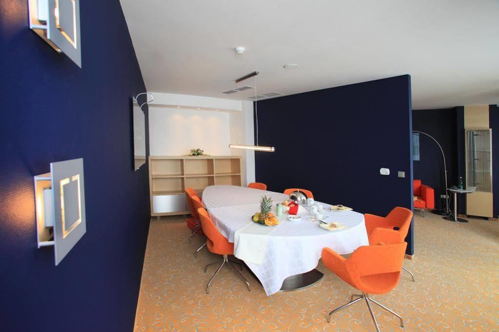 Orea Hotel Atrium โอโตรโกวิตเซ ภายนอก รูปภาพ