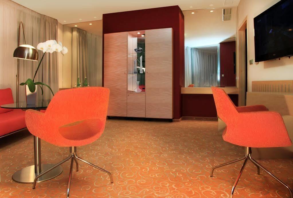 Orea Hotel Atrium โอโตรโกวิตเซ ภายนอก รูปภาพ
