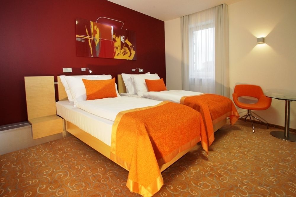 Orea Hotel Atrium โอโตรโกวิตเซ ภายนอก รูปภาพ