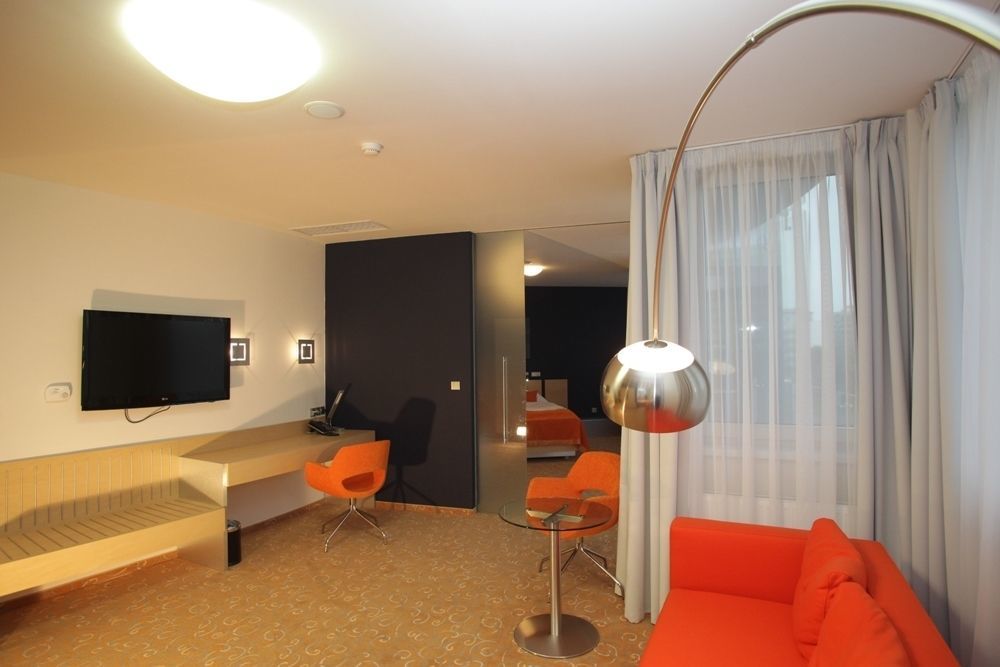 Orea Hotel Atrium โอโตรโกวิตเซ ภายนอก รูปภาพ